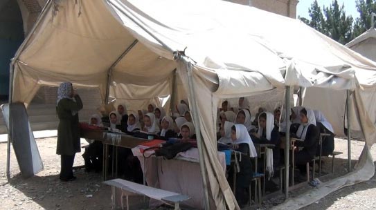 معلمین از نبود سرپناه، پایین بودن معاش و ماندن در یک بست رنج می برند